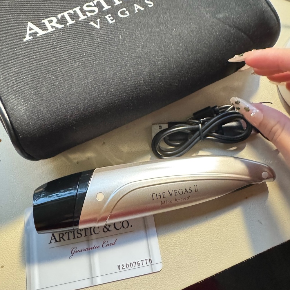 Artistic & Co. The Vegas II Device